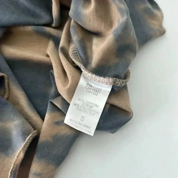 NWT Chaser Cold Shoulder Top Small Tan Blue Cutouts Tie Dye Long Bell Sleeves - Picture 9 of 9